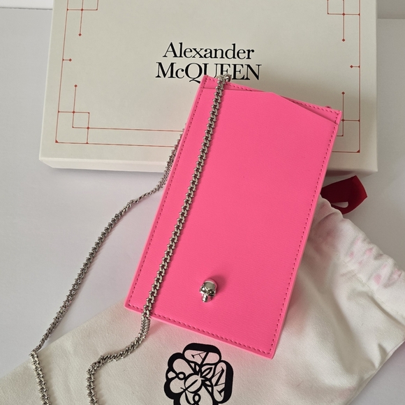 Alexander McQueen Handbags - Alexander McQueen Skull Leather Phone-Case-On-Chain Fuchsia